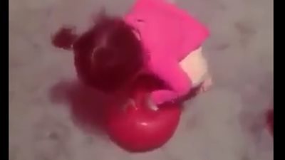 بالفيديو.. آباء يتعرضون لمواقف محرجة بسبب أطفالهم