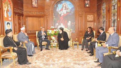 محافظ الجيزة يقدم واجب العزاء للأقباط الأرثوذكس