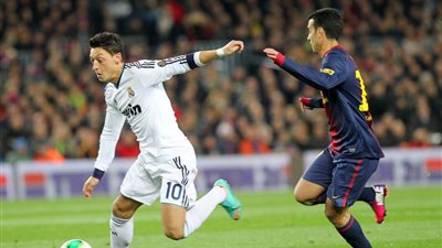 أوزيل: قادرون على هزيمة مانشستر