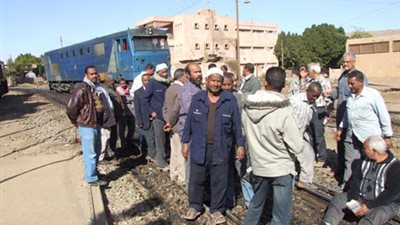 اعتصام عمال السكك الحديدية بالأقصر يوقف حركة قطارات قبلى