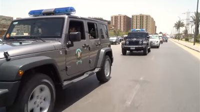 لحظة ضبط سيدة وزوجها استوليا على 35 مليون جنيه من المواطنين بالنزهة (فيديو)