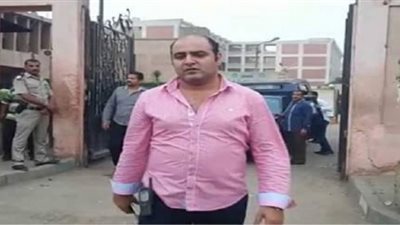 والد الشهيد «مصطفى لطفي» باكيا على الهواء: «مش هيغلى على وطنه»