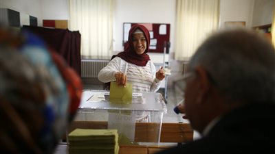 تركيا: فرز الأصوات بعد نهاية التصويت في الاستفتاء على تعديل الدستور