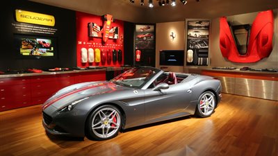 بالصور.. «فيراري» تتألق في معرض جنيف 2016