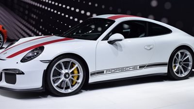 بالصور.. «بورشة» تكشف عن «911 R» في معرض جنيف 2016