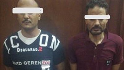 تفاصيل مقتل طبيب داخل شقته بالهرم.. تعفن الجثة وانبعاث رائحتها تكشف الجريمة.. كاميرات المراقبة تفك اللغز.. جار الضحية وصديقه خططا لسرقته.. والمتهمان: دخلنا الشقة بمفتاح مقلد وخنقناه بإيشارب حريمي