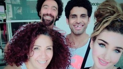 هنا الزاهد تنشر صورتها مع حمدي المرغني من كواليس «الضايعين»