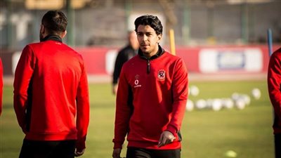 حمودي وسليمان وجمال على دكة بدلاء الأهلي أمام أسوان