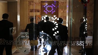 بالصورة.. لحظة تفتيش «كيري» ومعاونيه قبل لقاء «السيسي»