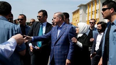 صحفي تركي: استفتاء أردوغان يضمن استمراره في الرئاسة لـ 2034
