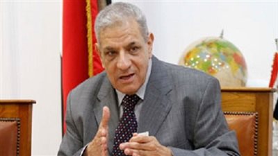 محلب لعمال المقاولون: زيادة الأجر مرهونة بالإنتاج