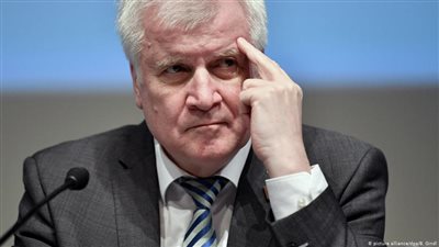 من أنقرة إلى أثينا.. رحلة زيهوفر الصعبة لحلّ أزمة اللاجئين!