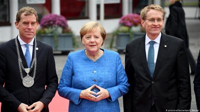 ميركل تشدد في عيد الوحدة على محو الفوارق بين شرق وغرب ألمانيا