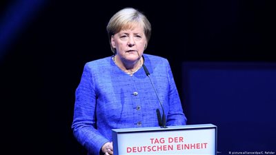 في عيد الوحدة.. ميركل تدعو لعدم نسيان ضحايا ديكتاتورية ألمانيا الشرقية