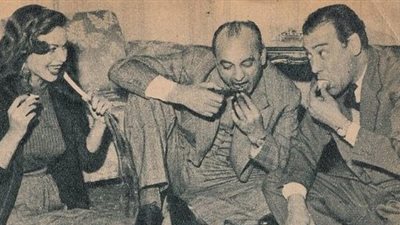 أبطال فيلم «عواطف» حول وليمة من الفسيخ