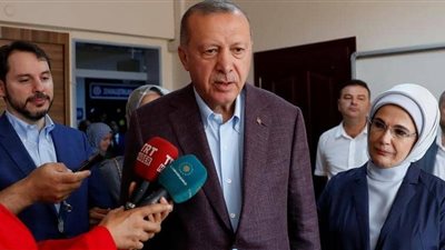 يانون موعلام.. عازف إسرائيلي يرافق أردوغان في رحلاته الخارجية
