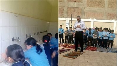 بالصور.. مدرس يؤم التلاميذ بفناء مدرسة في الشرقية