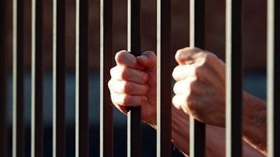 حبس ضابط بجوازات المطار لاتهامه بتلقي رشوة