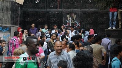 قوات الأمن تحاول فك حصار التعليم العالي بـ 