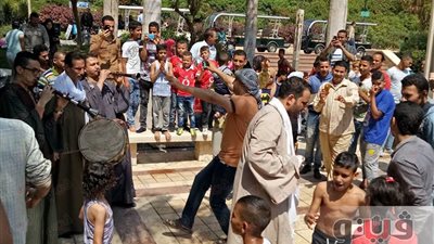 بالفيديو.. زوار حديقة الأزهر يرقصون على أنغام المزمار