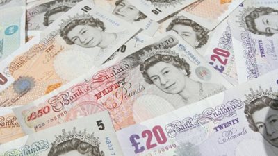 الإسترليني يتراجع بعد نشر محضر اجتماع بنك إنجلترا