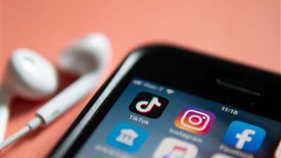 تيك توك تختار منع الإعلانات السياسية المدفوعة