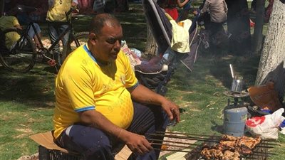 بالصور.. إقبال المواطنين على شواطئ الإسماعيلية للاحتفال بشم النسيم