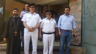 بالصور.. وفد من القيادات الأمنية ببورسعيد يزور أقباط العريش النازحين