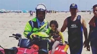الأمن يعيد طفلة تائهة لأهلها على شاطئ بورسعيد خلال احتفالات شم النسيم