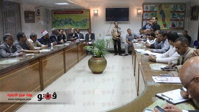 بالصور.. اجتماع محافظ سوهاج والقوى السياسية لمناقشة مشاكل المواطنين