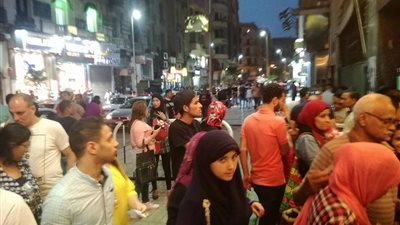 بالصور.. الشرطة النسائية تؤمن سينما مترو لمنع التحرش