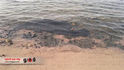 ظهور بقعة زيتية بطول 500 متر بشواطئ رأس غارب