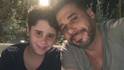 رسالة مؤثرة من أحمد السعدني لابنه في عيد ميلاده