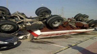 انقلاب «فنطاس» محمل بمواد بترولية بـ«القاهرة - الإسكندرية» الزراعي