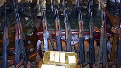 ضبط ٧٣ قطعة سلاح ناري وورشتين لتصنيع الأسلحة خلال 24 ساعة