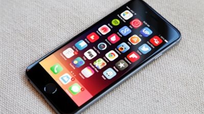 توقعات بإنتاج هاتف آيفون بشاشة OLED عام 2017