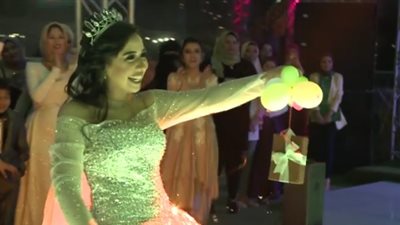 بالفيديو.. عروس مصرية تصيب زوجها بالصدمة في حفل زفافهما