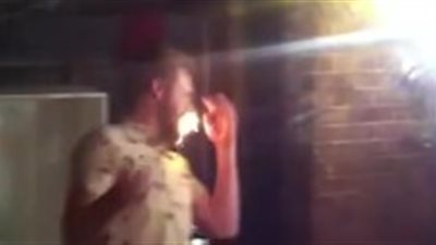 بالفيديو.. نهاية مروعة لشاب أشعل النيران في فمه أمام أصدقائه
