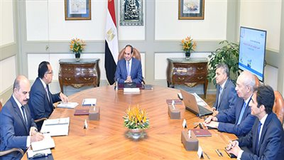 الرئيس يتابع تطوير هيئة قناة السويس.. السيسي يكلف مواصلة إنجاز كافة المشروعات.. والإسراع من الانتهاء من مشروعات البنية التحتية اللازمة للمنطقة الاقتصادية.. والاستفادة من الكوادر البشرية الشابة