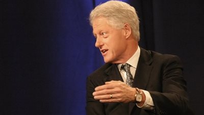 كتاب جديد يكشف عن مغامرات «كلينتون» العاطفية