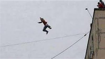 طفل يلقى بنفسه من الطابق الثالث بالمحلة الكبرى بسبب تعذيب أمه وزوجها