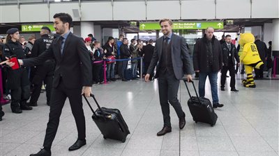 بالصور.. نجوم دورتموند يغادرون ألمانيا لمواجهة موناكو
