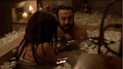 يسرا: غادة عادل فنانة «محتشمة».. وكانت ترتدى ملابسها في «البانيو»