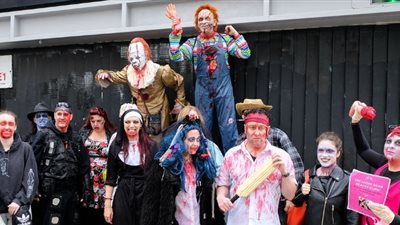 اليوم العالمي للزومبي.. شخصيات مرعبة تجوب شوارع لندن (صور)