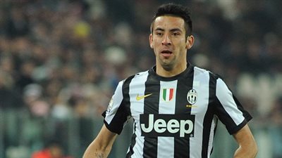 آرسنال وليفربول ونيوكاسل يفاوضون التشيلى «إيسلا»