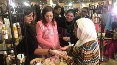 وزيرتا التخطيط والهجرة يزوران معرض تراثنا (صور)