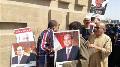 توافد المواطنين على النصب التذكاري للاحتفال بذكرى نصر أكتوبر المجيد (صور)