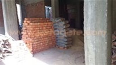 بالصور.. عقار مخالف يهدد حياة أسرة في «بلبيس» بالشرقية