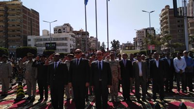 محافظ الغربية يضع إكليل زهور على النصب التذكارى (فيديو وصور)