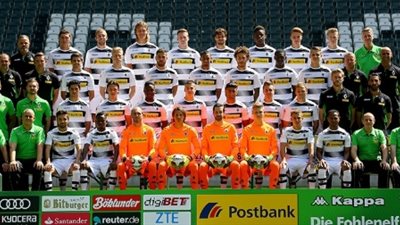 مونشنجلادباخ يفوز على أوجسبورج 1/5 وينتزع صدارة الدوري الألماني